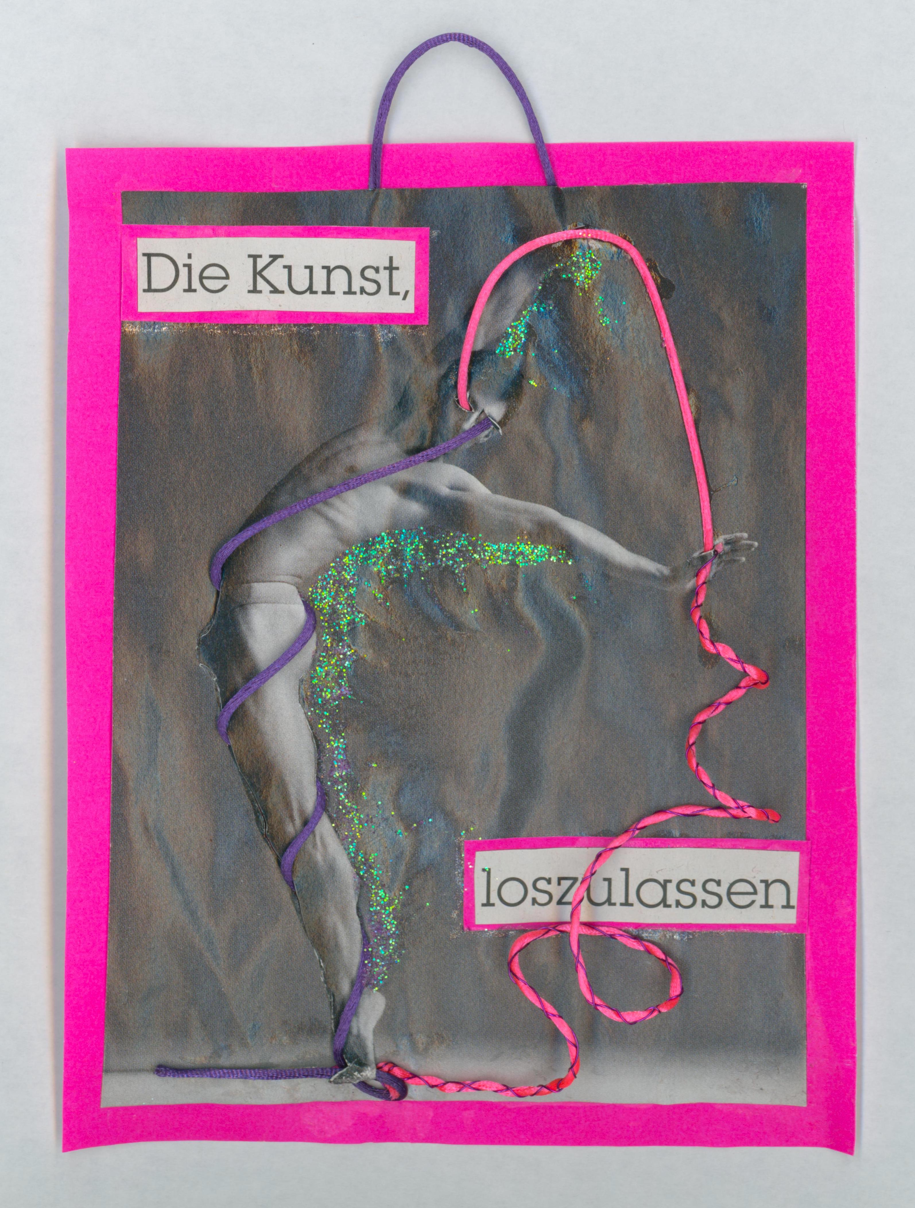 Schwarzweißbild eines auf Zehenspitzen stehenden, wenig bekleidetetn Tänzers- Aus seinen Augen kommen durch das Papier lila und pinke Fäden, die sich um seinen Körper und aus dem Bild heraus kringeln.