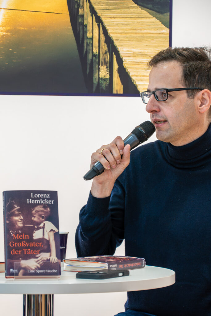 Lorenz Hemicker spricht über sein Buch "Mein Großvater, der Täter"