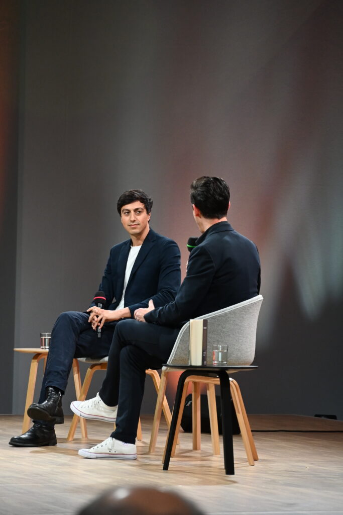 Bijan Moini im Gespräch mit Jo Schück für die Sendung "aspekte".
